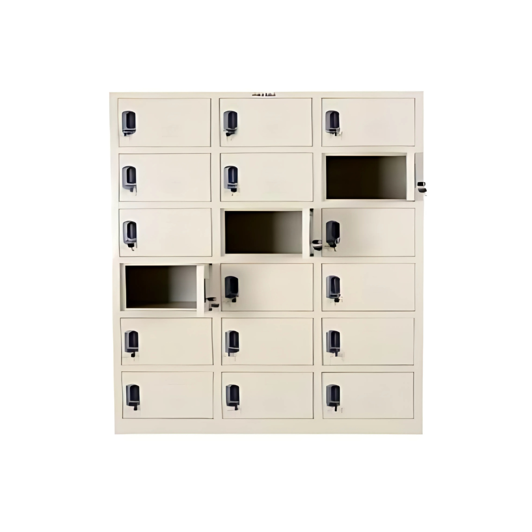 18-Door Locker